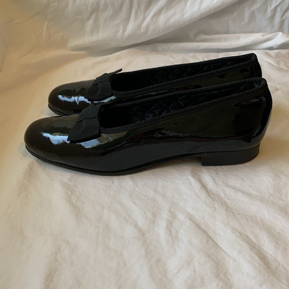 Shipton & Heneage Black Patent Leather Tuxedo Loafers - Picture 3 of 11
